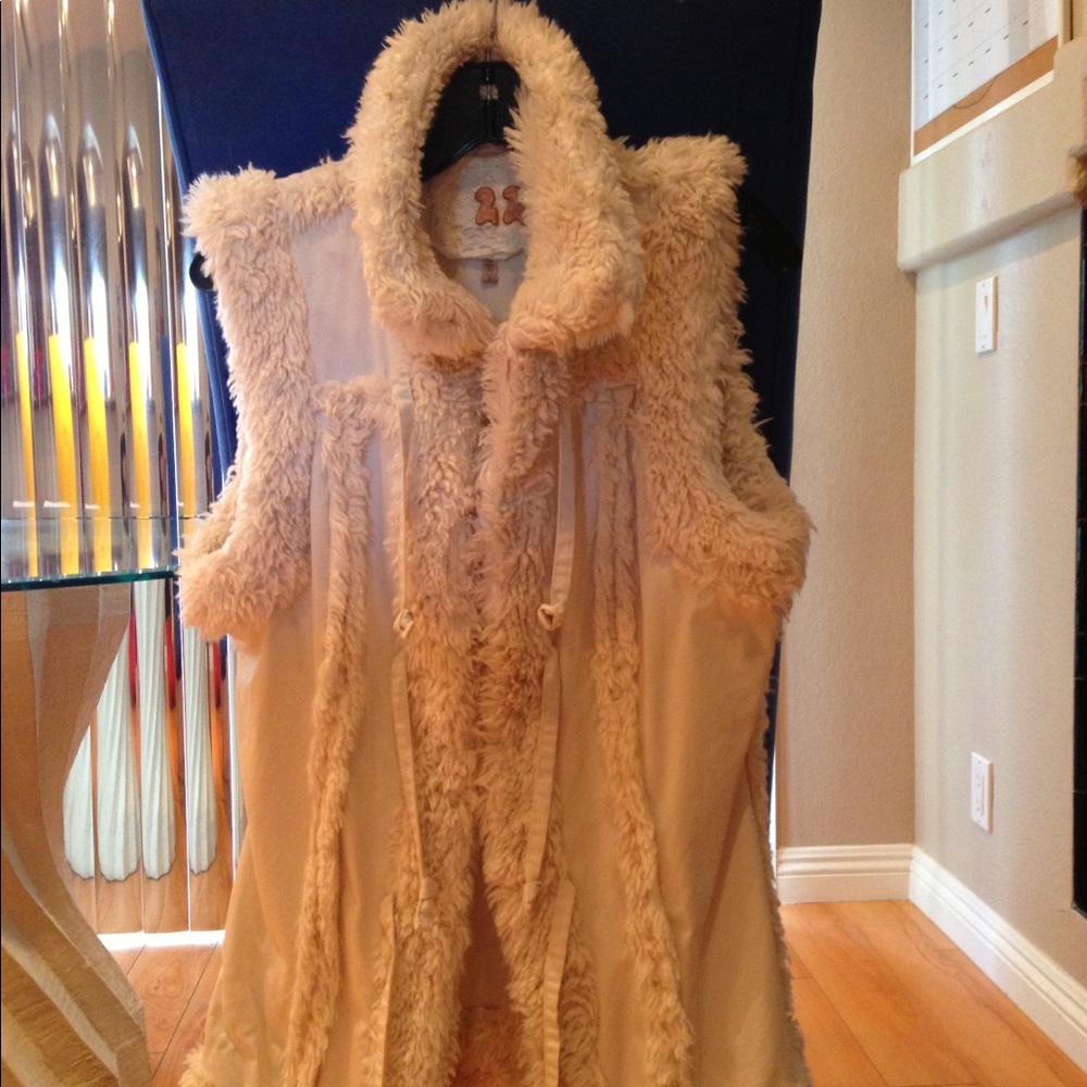 Sleeveless Jacket - Picture 3 of 6